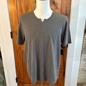 NWT 14 & Union Gray Green V-Neck T-Shirt size L